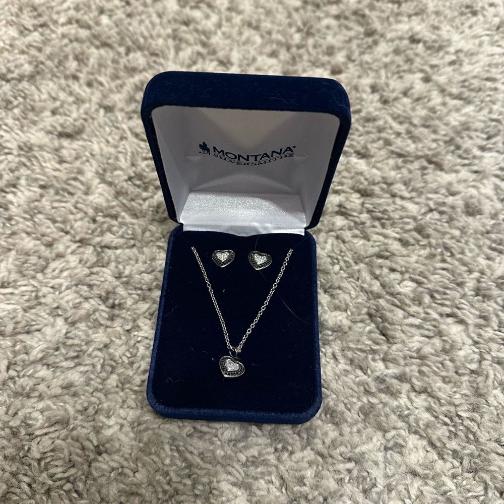 Women’s necklace and earrings